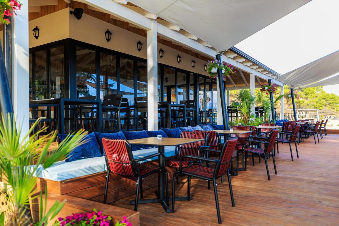 Ecuador Resort Zvernec Exterior photo